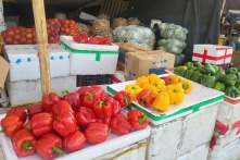 Rau củ tràn ngập chợ đầu mối, dự báo giá giảm trên chợ dân sinh