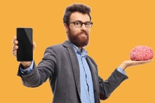 Điện thoại càng thông minh, chúng ta càng ngốc đi?