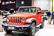 Bác bảo vệ tốt bụng được học sinh mua tặng một chiếc xe ô tô