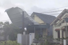 [VIDEO] Bão Yagi đổ bộ Quảng Ninh, cửa kính bị giật tung, cột điện, cây xanh bị gãy đổ