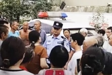TQ: 2 nữ sinh bị bắt vì phản đối cưỡng chế thu hồi đất, dân làng giải cứu