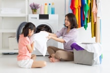 Chuyên gia: Cách khử mùi hôi của quần áo sau khi giặt