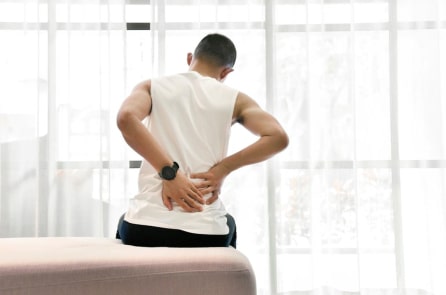 Nghiên cứu: Tiêm một liều thuốc “giả” giúp cải thiện đau lưng trong một năm