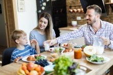 Hai loại thực phẩm này có hại cho dạ dày nhất khi ăn lúc bụng đói