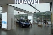 Chủ tịch Huawei nói mỗi chiếc xe được bán lỗ hơn 100 triệu đồng