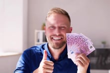 Mua vé số từ chiếc máy hỏng, người đàn ông trúng 9,2 triệu đô la