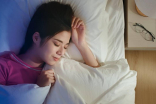 Bỏ thuốc ngủ: Lấy lại giấc ngủ tự nhiên bằng bấm huyệt và thiền định