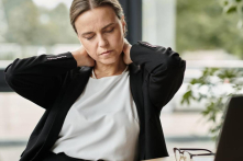 Bài thuốc cổ xưa và bài tập giúp giảm đau vai và cổ