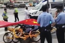 Cột đèn treo cờ 5 sao đổ đè chết người đúng dịp Quốc khánh Trung Quốc