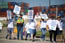 Hoa Kỳ: Cuộc đình công tại cảng kết thúc khi Nghiệp đoàn đạt được thỏa thuận tạm thời