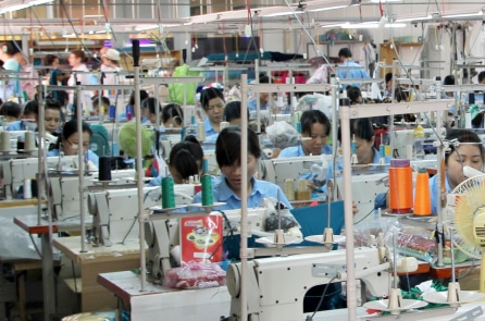 Niềm tin của doanh nghiệp suy giảm, khó khăn cũ vẫn chồng chất