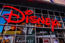 Disney lược bỏ cốt truyện liên quan đến người chuyển giới trong phim ‘Win or Lose’