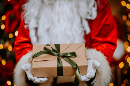 Ông già Noel cải tạo nhà cho người phụ nữ bị mất một chân