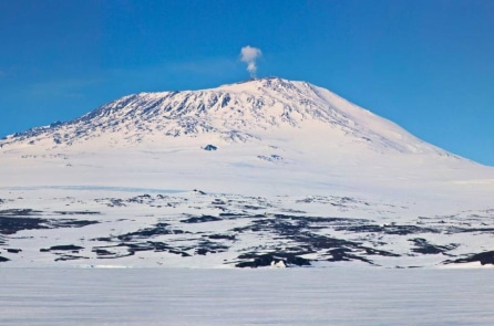 Một ngọn núi lửa có thể phun ra lượng vàng trị giá khoảng 6.000 USD/ngày