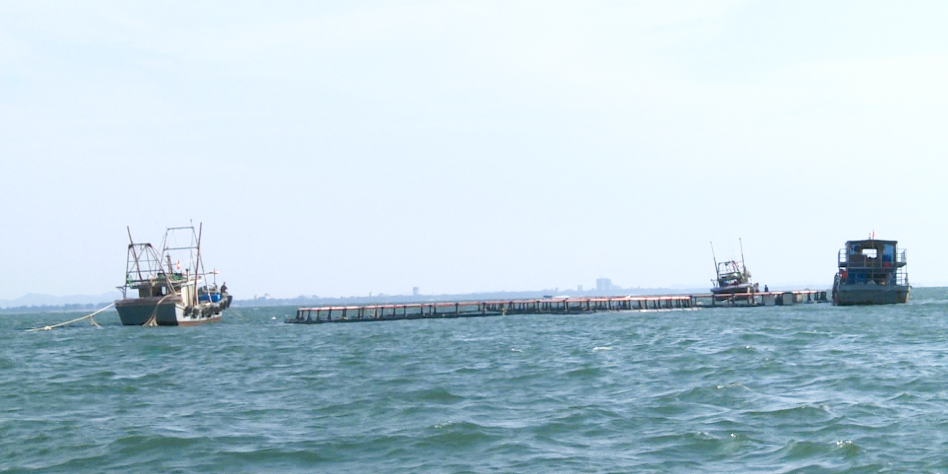 viet nam ban giao long be trung quoc troi sang do bao yagi