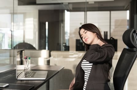 Nắn chỉnh cột sống giúp giảm đau cổ: Bằng chứng khoa học mới