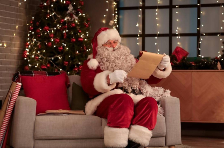 Hóa trang thành ông già Noel mang lại niềm vui cho trẻ em bị bệnh