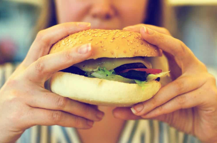 Ăn nhiều thực phẩm siêu chế biến làm tăng nguy cơ nhồi máu cơ tim