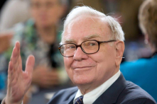 Warren Buffett đã bán đi 133 tỷ đô la Mỹ cổ phiếu, nhưng có 2 cổ phiếu không bán