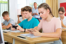 Vì sao ngày càng nhiều thanh thiếu niên tự ái, thích đề cao bản thân?