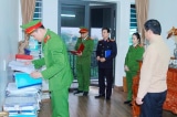 nghe an 3 nguoi bi bat voi cao buoc lam gia danh gia tac dong moi truong