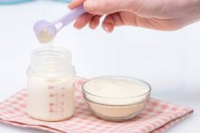 Thêm ngũ cốc vào sữa của trẻ có thể gây tăng cân sớm