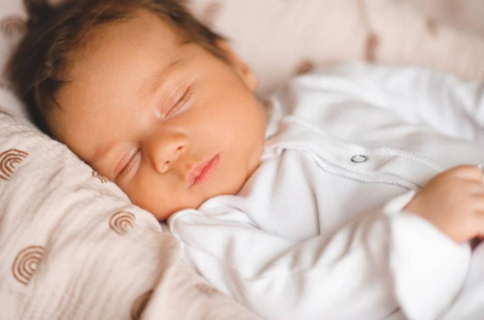 Vì sao trẻ sơ sinh không được uống nước?