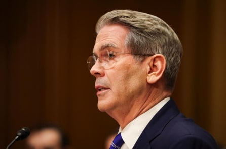 Bộ trưởng Bessent cảnh báo Trung Quốc phải thay đổi hoặc bị thay đổi