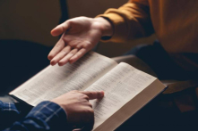 Mắc chứng khó đọc, người đàn ông vẫn cố gắng học đọc ở tuổi 58