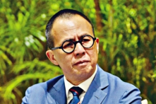 Con trai của tỷ phú Lý Gia Thành xuất hiện ở Bắc Kinh vào thời điểm nhạy cảm