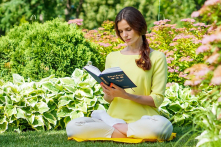 Nhiều người tìm thấy ‘ánh sáng cuộc đời’ nhờ đọc và thực hành cùng một quyển sách