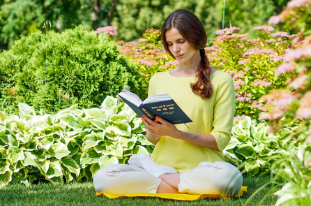 Nhiều người tìm thấy ‘ánh sáng cuộc đời’ nhờ đọc và thực hành cùng một quyển sách