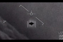 Phim tài liệu “The Age of Disclosure”: Chính phủ Mỹ che giấu sự thật về UFO suốt 80 năm