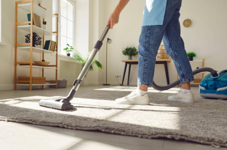 Nghiên cứu: Bụi nhà tích tụ hóa chất và mầm bệnh nguy hiểm