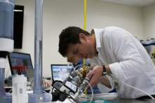 Bệnh nhân đầu tiên sống được 105 ngày với trái tim nhân tạo