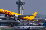 DHL sẽ tạm ngừng vận chuyển hàng trị giá trên 800 USD đến cá nhân tại Mỹ