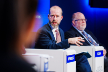 Bộ trưởng Thương mại Anh: Các công ty thép có vốn Trung Quốc không còn được chào đón