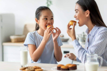 3 thứ trên bàn ăn này đang làm giảm chiều cao của con bạn