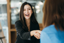 4 dấu hiệu cho thấy bạn có thể gặp người quen từ kiếp trước