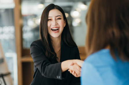 4 dấu hiệu cho thấy bạn có thể gặp người quen từ kiếp trước