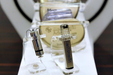 Em bé phát triển khỏe mạnh sau khi được cấy một thiết bị cực nhỏ