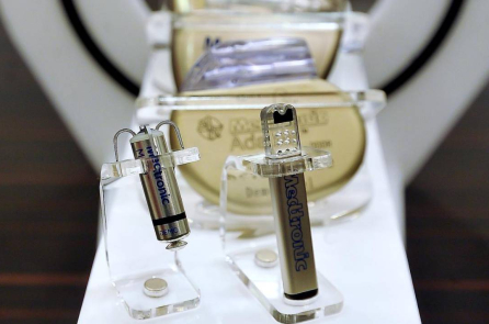 Em bé phát triển khỏe mạnh sau khi được cấy một thiết bị cực nhỏ