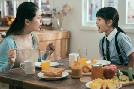 Gửi các bậc cha mẹ: Ngàn vạn lần đừng dán nhãn cho trẻ