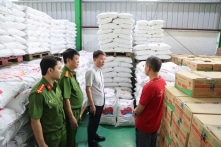 Hơn 71.000 lít dầu ăn, khoảng 71 tấn mì chính, hạt nêm, bột canh giả bị phát hiện