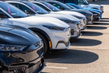 Ông Trump tạm giảm thuế ô tô, các hãng xe Mỹ hưởng lợi