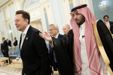Các CEO Elon Musk, Sam Altman, Larry Fink tháp tùng Tổng thống Trump thăm Ả Rập Saudi