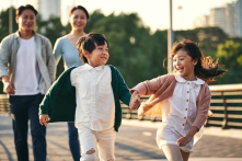 Cha mẹ làm 4 điều này để giúp con trẻ có kỳ nghỉ hè vui vẻ