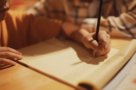 Người cha nghi ngờ “sự tỉnh táo” của mình vì bài tập toán của con trai 7 tuổi