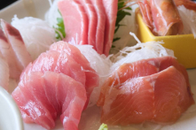 Cảnh giác ngộ độc thực phẩm mùa hè: 4 nguy cơ lớn khi ăn thực phẩm sống