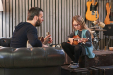 5 cách giúp trẻ em yêu thích học một loại nhạc cụ